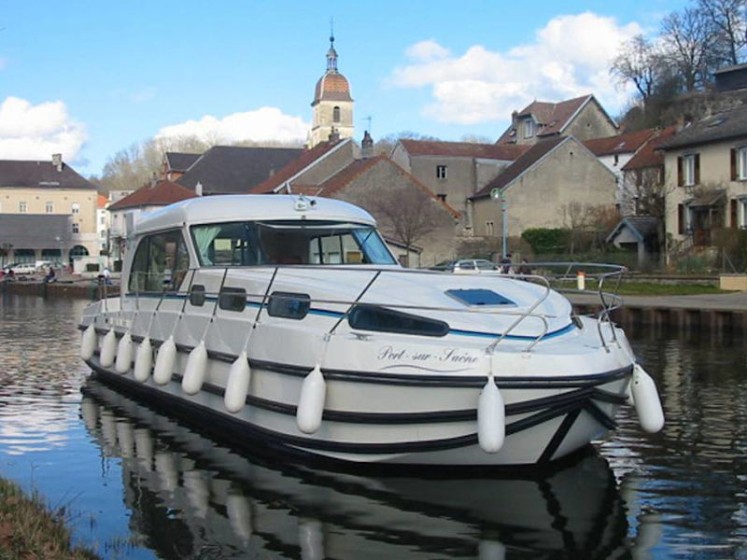Sedan 1310 - Boatscribe.com