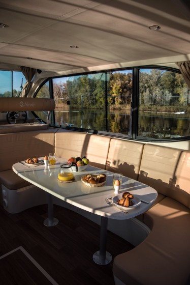 Sedan 1310 - Boatscribe.com