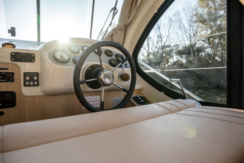 Sedan 1310 - Boatscribe.com