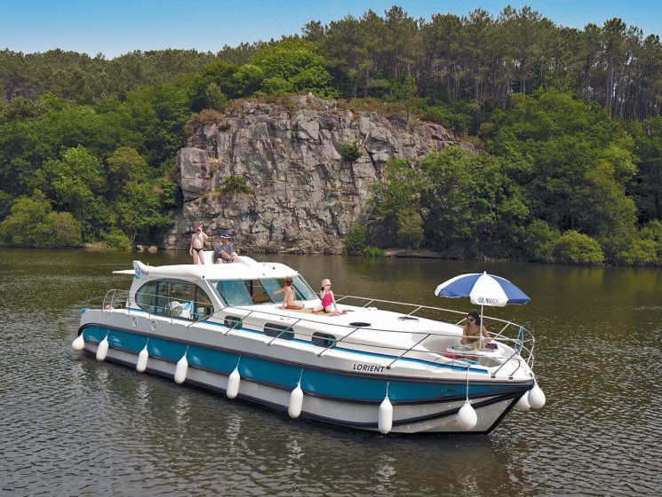 Sedan 1310 - Boatscribe.com
