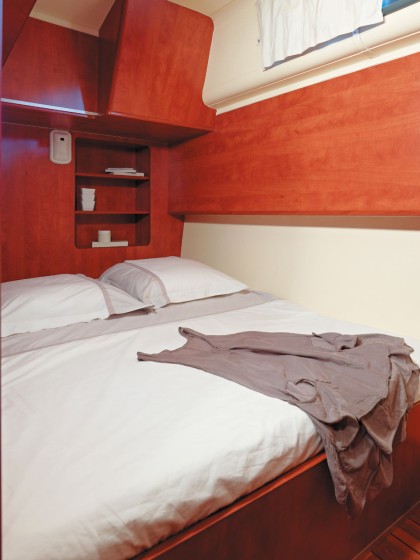 Sedan 1310 - Boatscribe.com