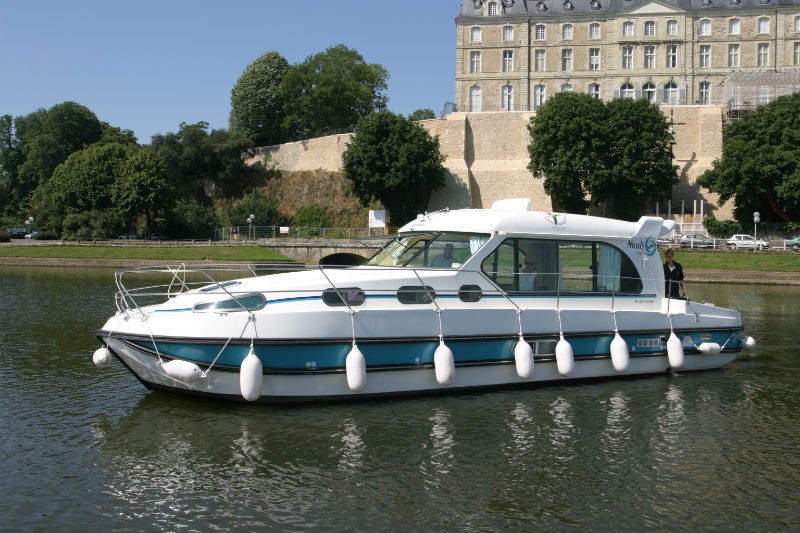 Sedan 1170 - Boatscribe.com