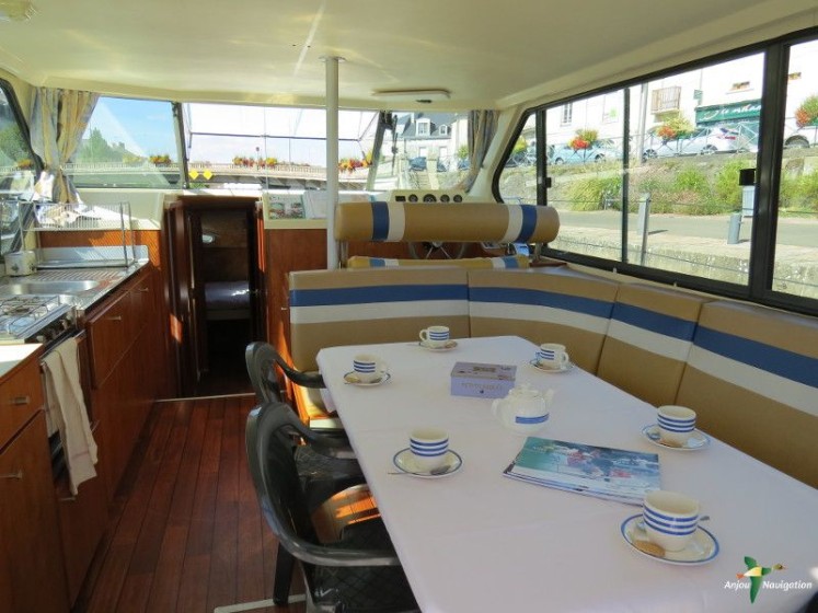 Sedan 1170 - Boatscribe.com