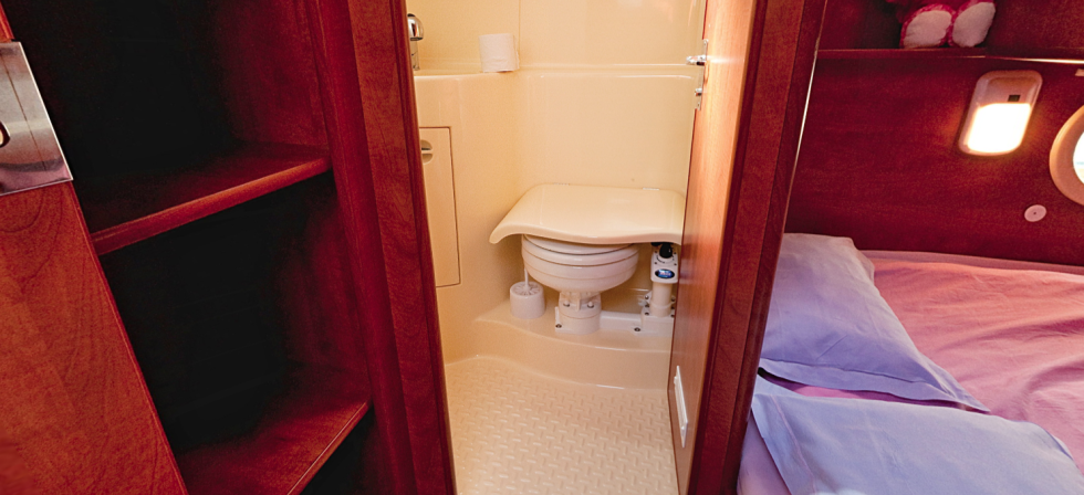 Sedan 1170 - Boatscribe.com