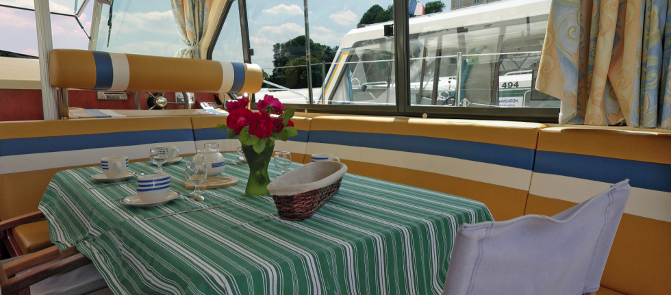 Sedan 1170 - Boatscribe.com