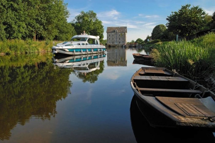 Sedan 1170 - Boatscribe.com