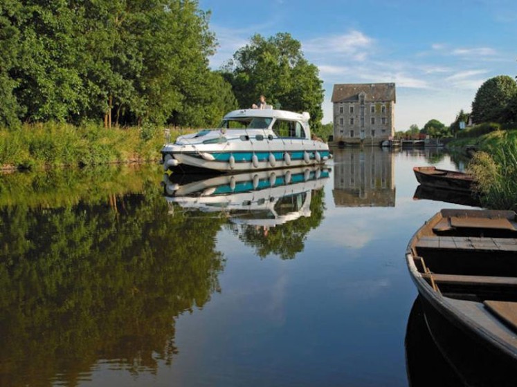 Sedan 1170 - Boatscribe.com