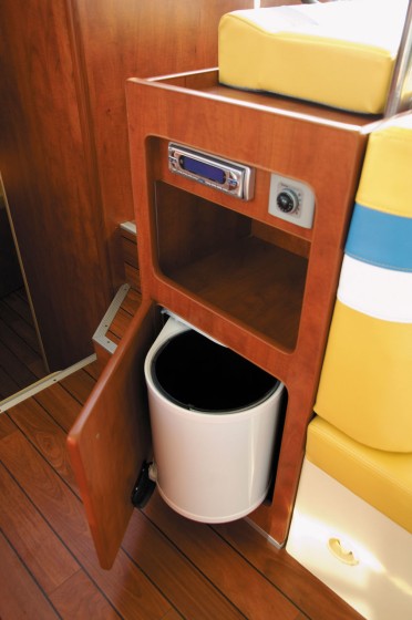 Sedan 1170 - Boatscribe.com