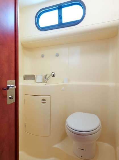 Sedan 1170 - Boatscribe.com