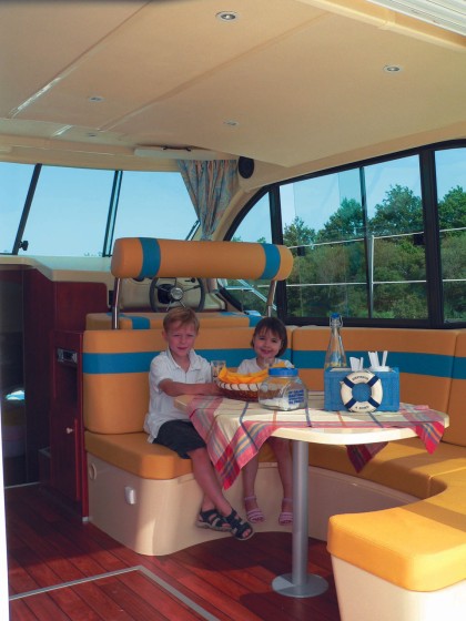 Sedan 1170 - Boatscribe.com