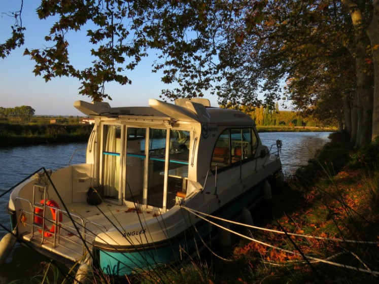 Sedan 1010 - Boatscribe.com
