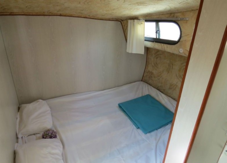 Sedan 1010 - Boatscribe.com