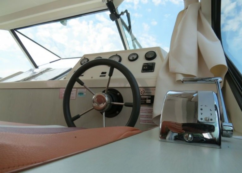 Sedan 1010 - Boatscribe.com