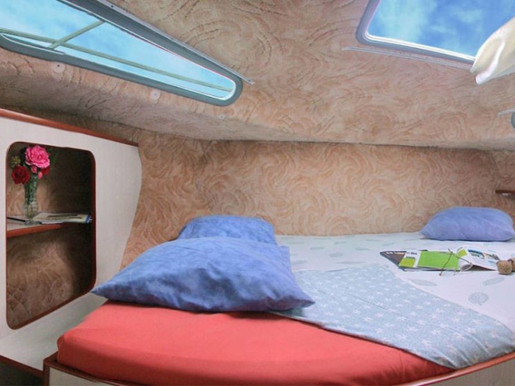 Sedan 1010 - Boatscribe.com