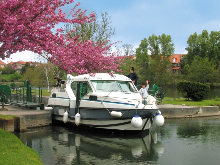 Sedan 1000 - Boatscribe.com