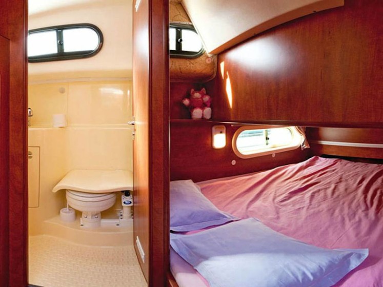 Sedan 1000 - Boatscribe.com