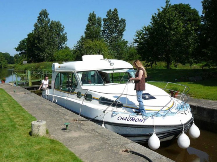 Sedan 1000 - Boatscribe.com