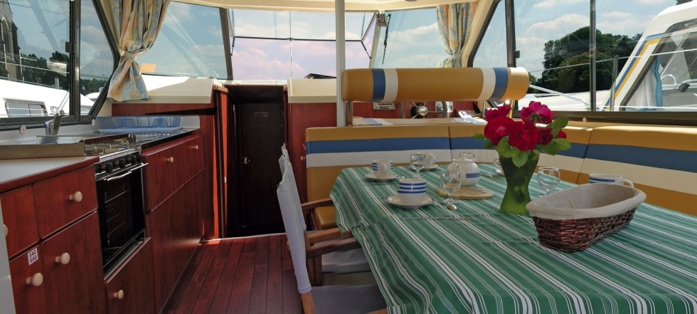 Sedan 1000 - Boatscribe.com