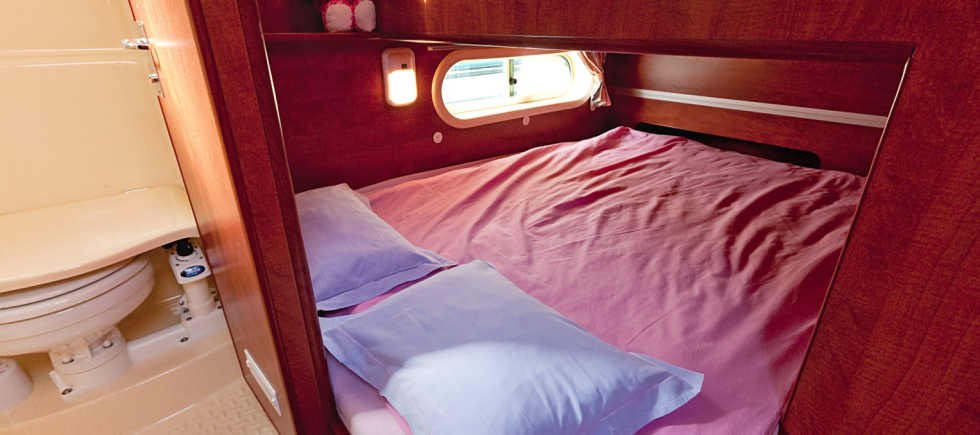 Sedan 1000 - Boatscribe.com