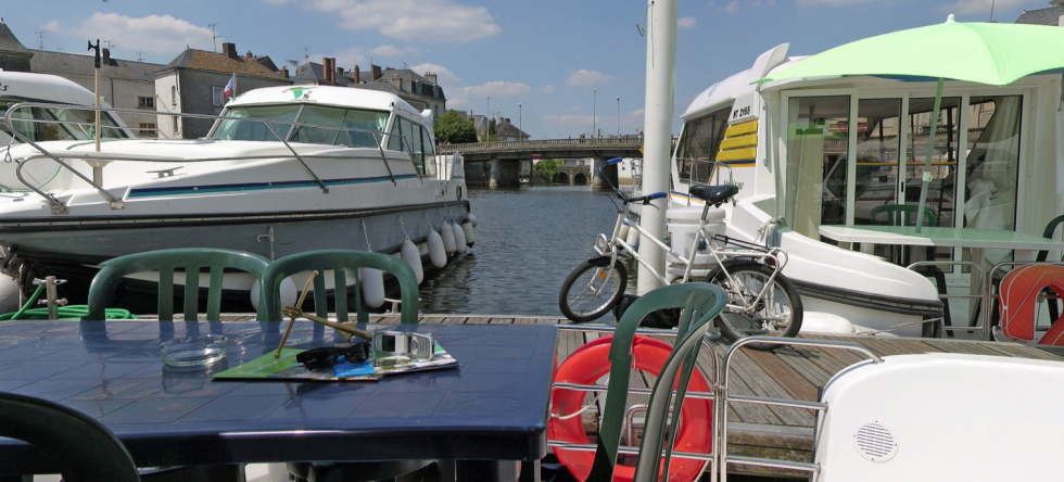 Sedan 1000 - Boatscribe.com