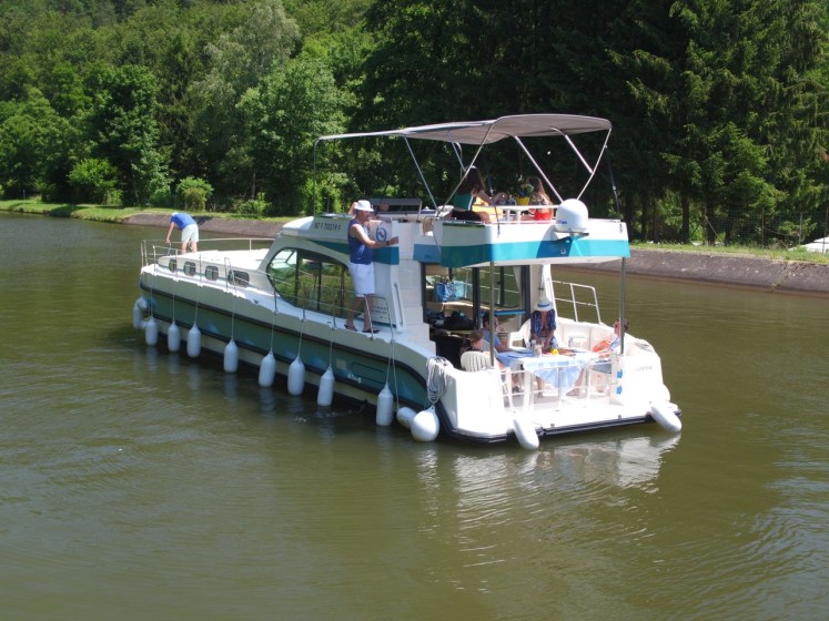 Estivale Octo Fly C - Boatscribe.com