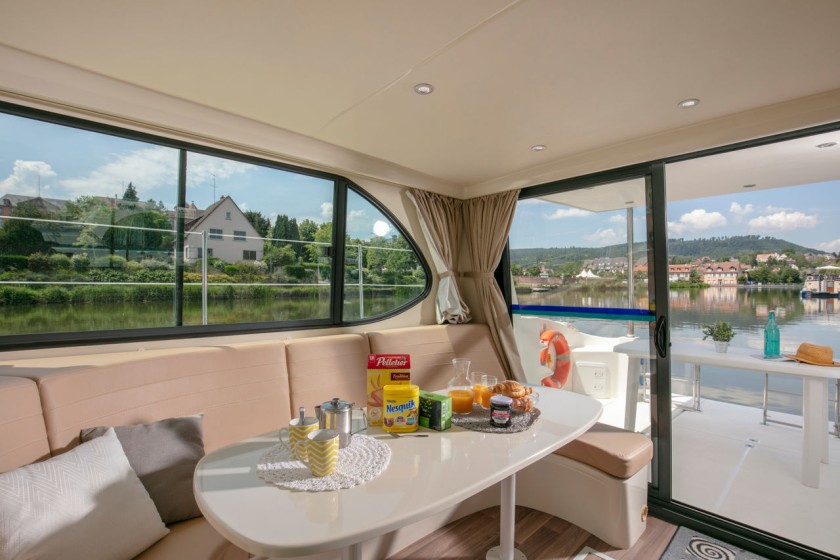 Estivale Octo Fly C - Boatscribe.com