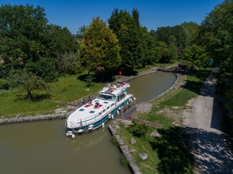 Estivale Octo Fly C - Boatscribe.com