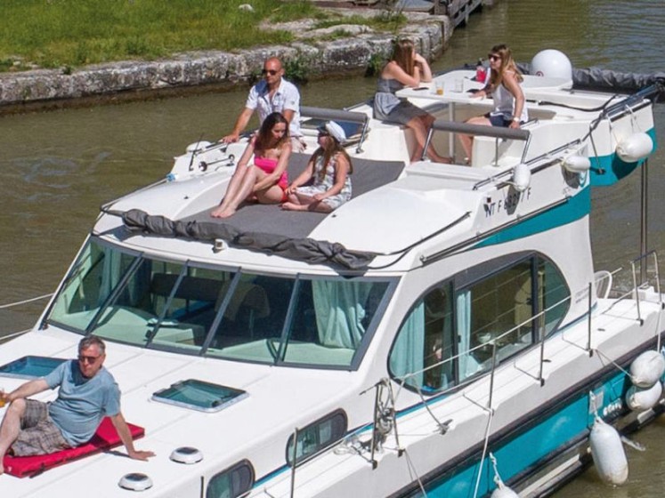 Quattro Fly C - Boatscribe.com