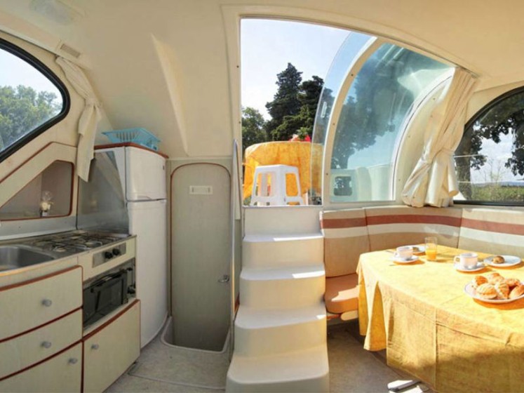 Confort 900 DP - Boatscribe.com