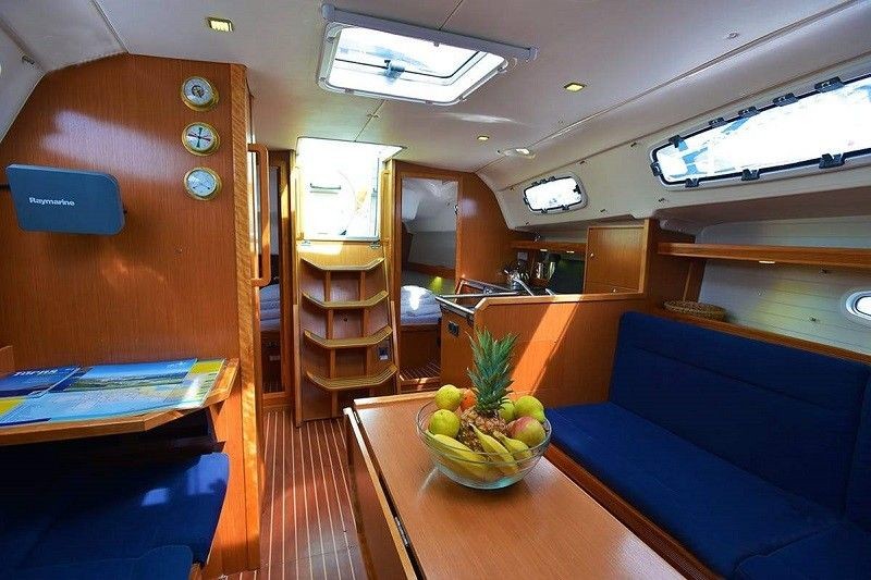 Bavaria 35 Cruiser - Boatscribe.com