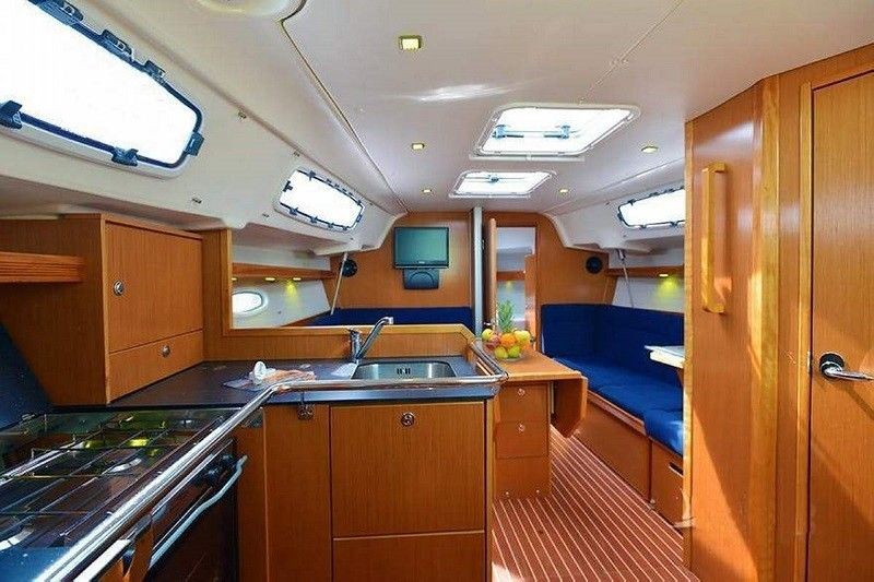 Bavaria 35 Cruiser - Boatscribe.com