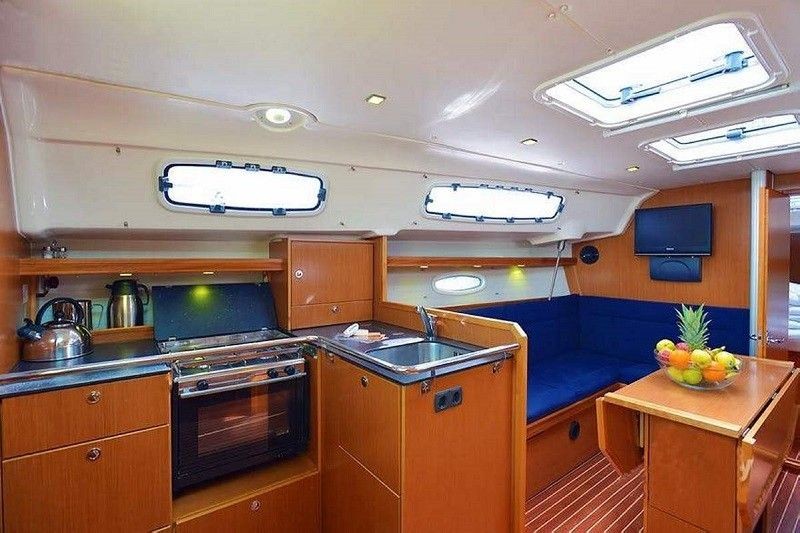 Bavaria 35 Cruiser - Boatscribe.com