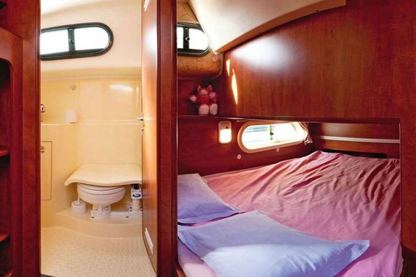 Sedan 1000 - Boatscribe.com