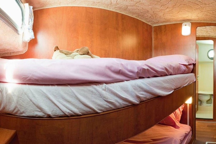 Sedan 1160 - Boatscribe.com