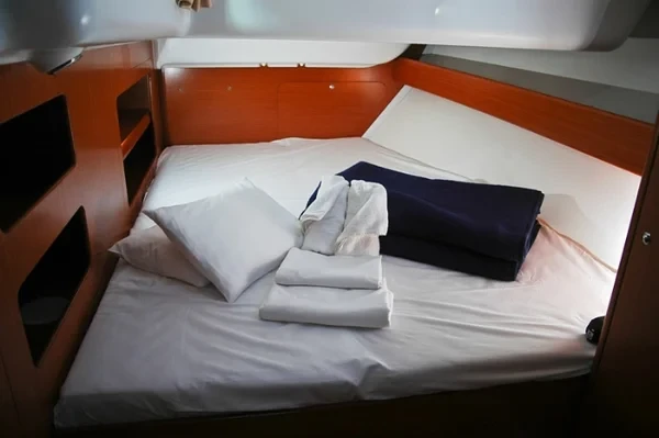 Cyclades 43.4 - Boatscribe.com