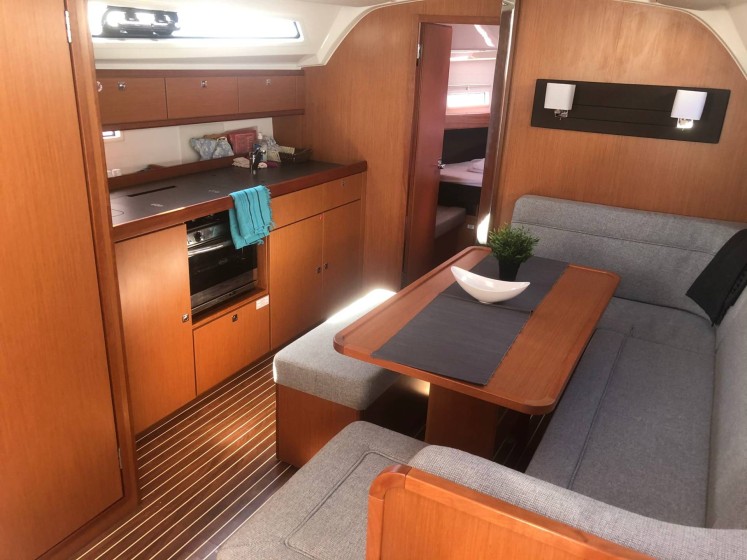 Bavaria 41 Cruiser - Boatscribe.com