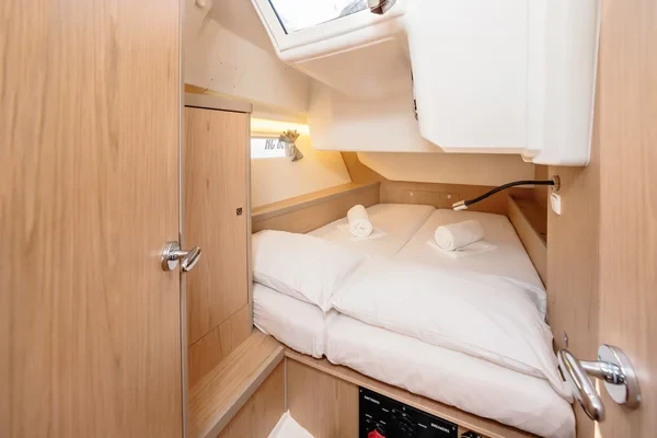 Oceanis 45 - Boatscribe.com