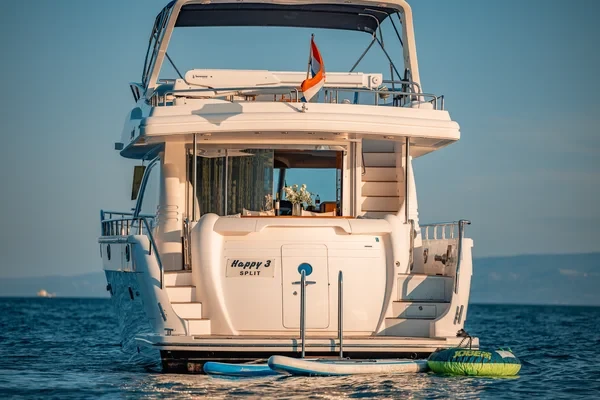 Yaretti 2210 - Boatscribe.com