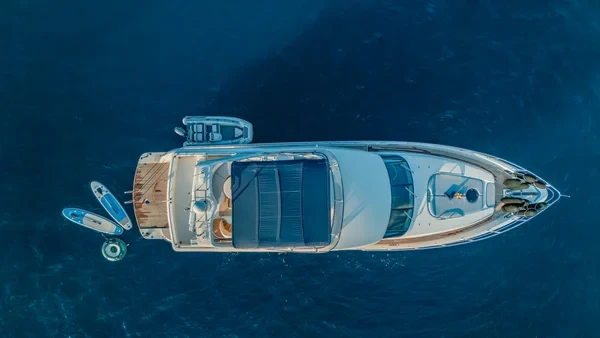 Yaretti 2210 - Boatscribe.com