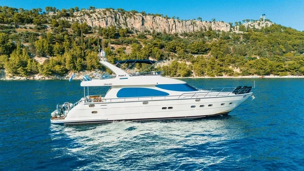 Yaretti 2210 - Boatscribe.com