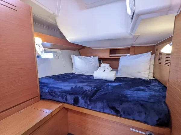 Dufour 430 - Boatscribe.com