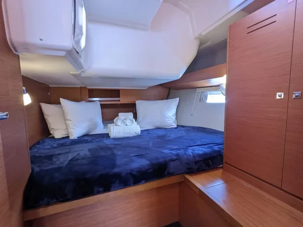 Dufour 430 - Boatscribe.com
