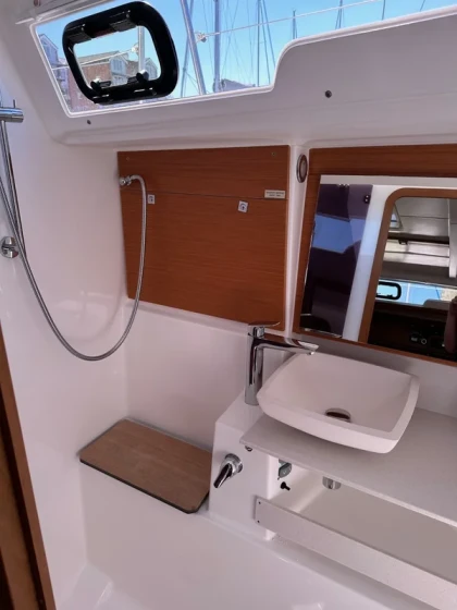 Dufour 430 - Boatscribe.com