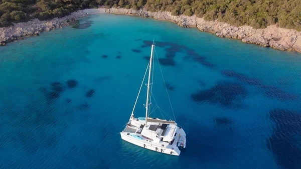 Lagoon 450 - Boatscribe.com