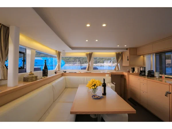 Lagoon 450 - Boatscribe.com