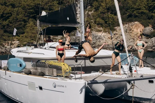 Lagoon 450 - Boatscribe.com