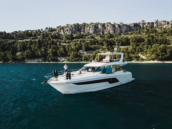 Prestige 590 Fly - Boatscribe.com