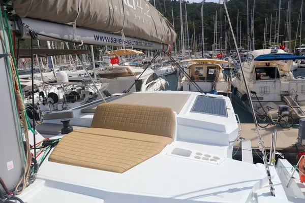 Bali 4.2 - Boatscribe.com