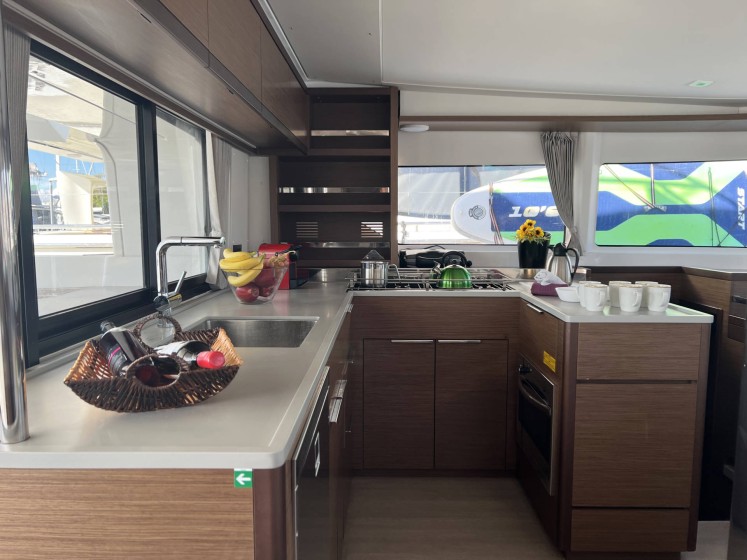 Lagoon 46 - Boatscribe.com