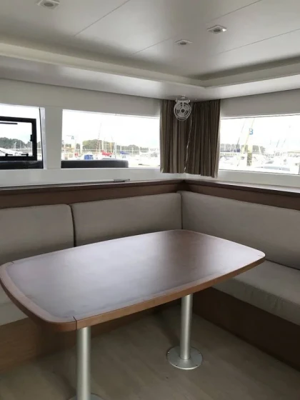 Lagoon 450 S - Boatscribe.com